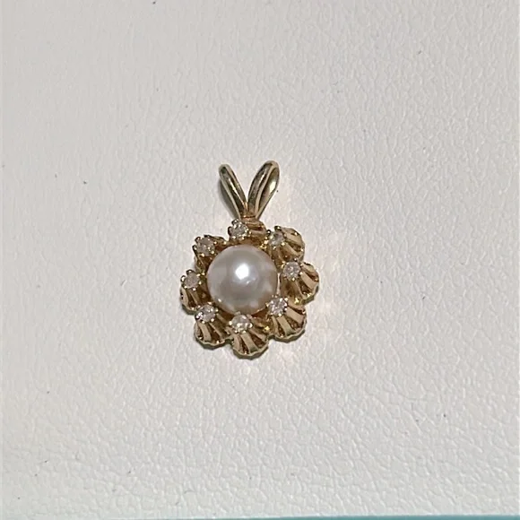 14k, cultured pearl and single cut diamond pendant .08 carat total weight .8 g
